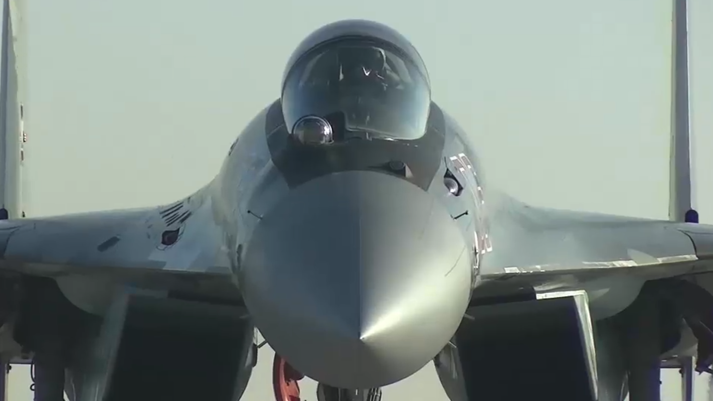 Минобороны показало видео боевых вылетов истребителей Су-35С