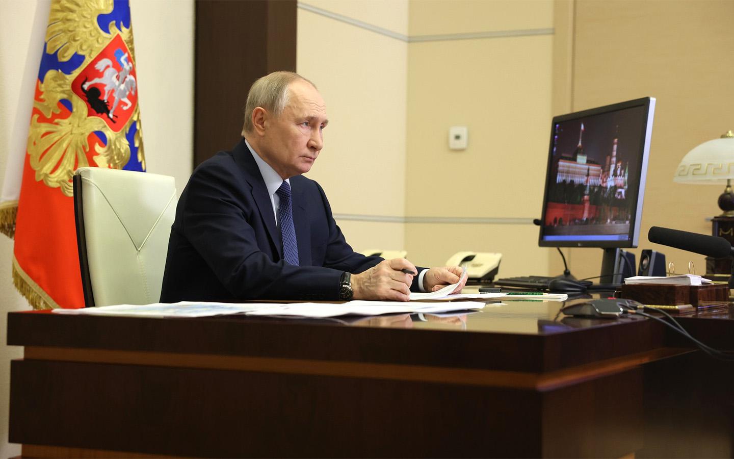 Путин подписал закон о локализации машин такси. На чем будем ездить