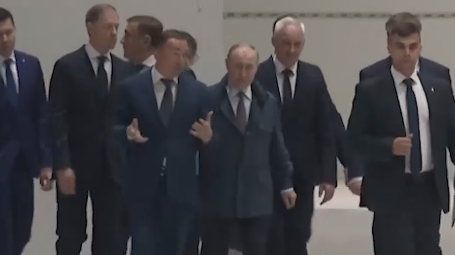 Путин в День оружейника посетил «Мотовилихинские заводы» в Перми. Видео