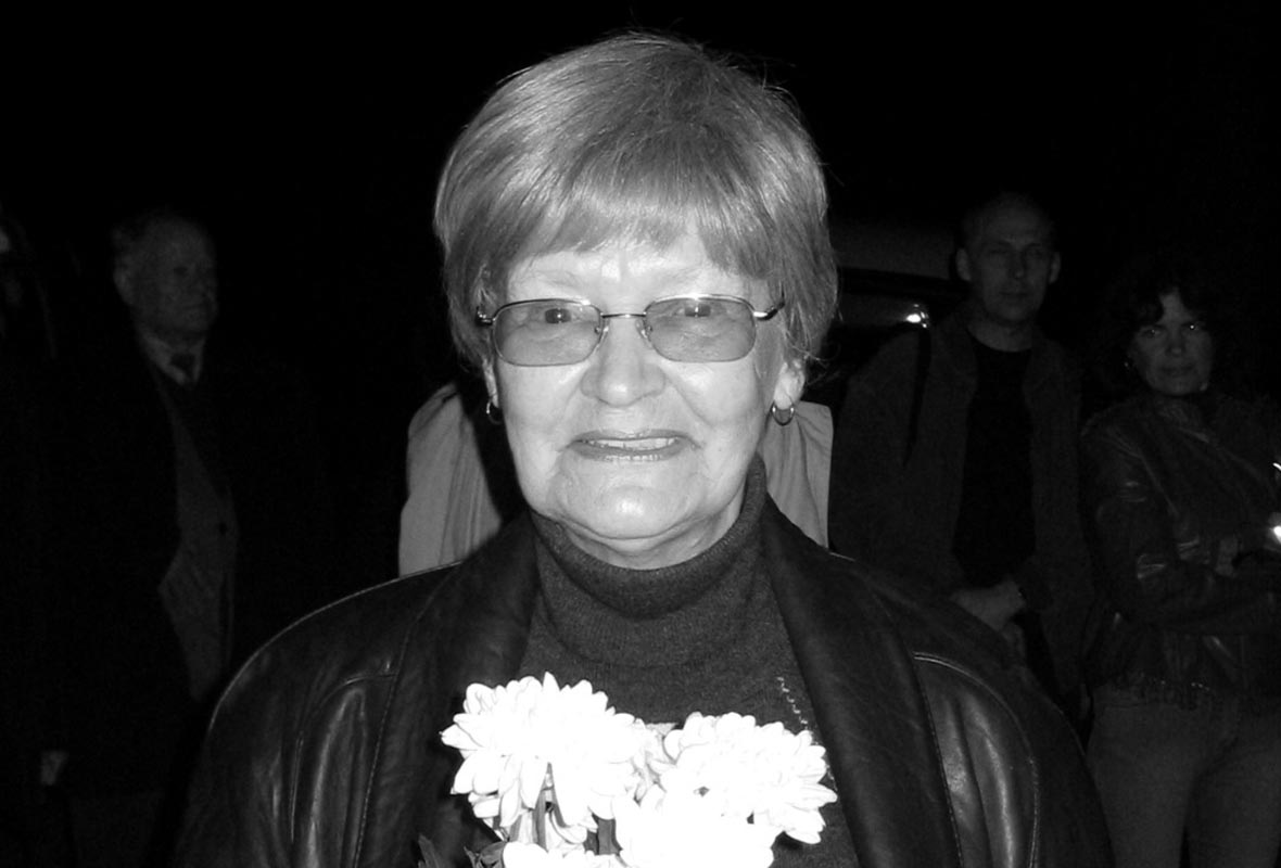 Актриса Нина Гребешкова получила известность благодаря ролям в лентах супруга Леонида Гайдая: &laquo;Кавказская пленница, или Новые приключения Шурика&raquo;, &laquo;Бриллиантовая рука&raquo;, &laquo;12 стульев&raquo; и других. Одной из последних работ Нины Гребешковой стала роль бабушки в драматическом телесериале &laquo;Содержанки 2&raquo; Дарьи Жук. Картина вышла в год ее 90-летия.

Заслуженная артистка России умерла 10 мая в возрасте 94 лет.

Читать больше