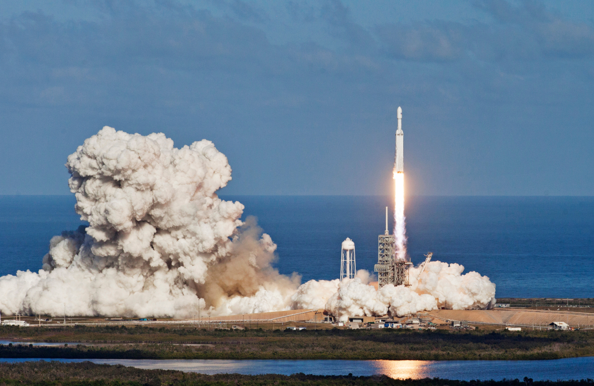 SpaceX запустила на МКС свой первый коммерческий рейс