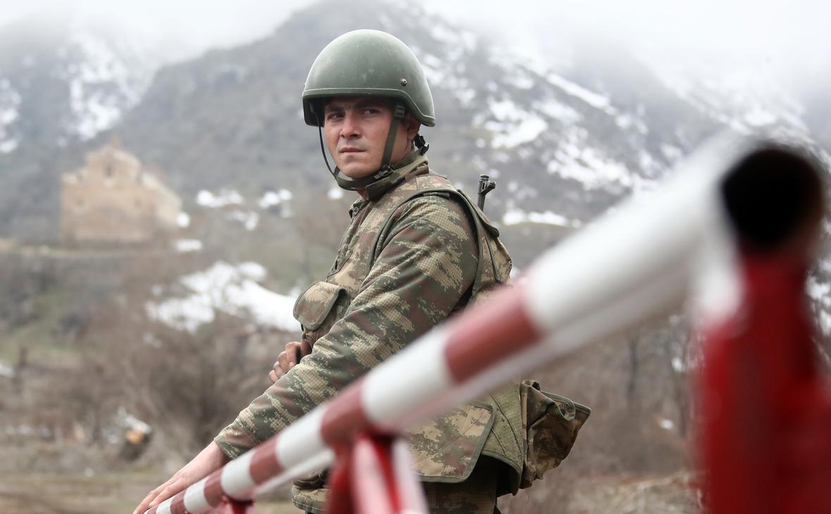Семь военных погибли при столкновении на границе Армении и Азербайджана"/>













