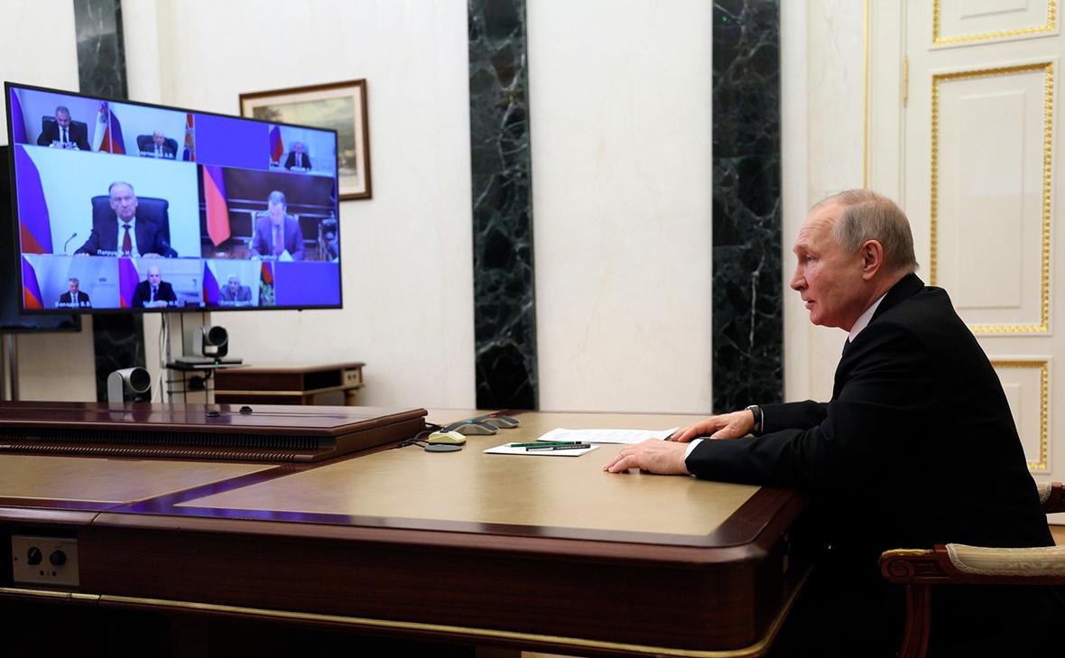 Путин обсудил информационную безопасность с членами Совбеза