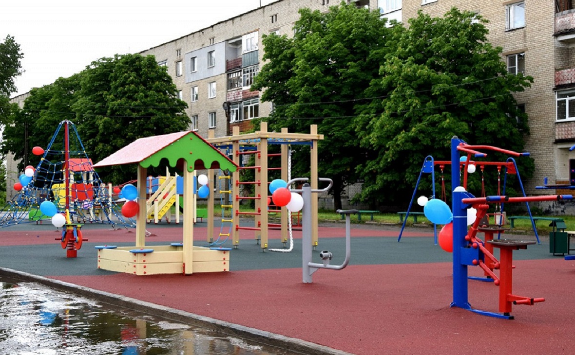 В июне 2022 года в городе Петровское в ЛНР открыли игровую площадку, подаренную Башкирией