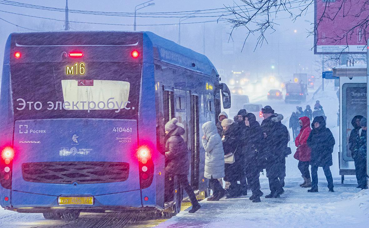 Москвичам рекомендовали пересесть на городской транспорт из-за непогоды —  РБК