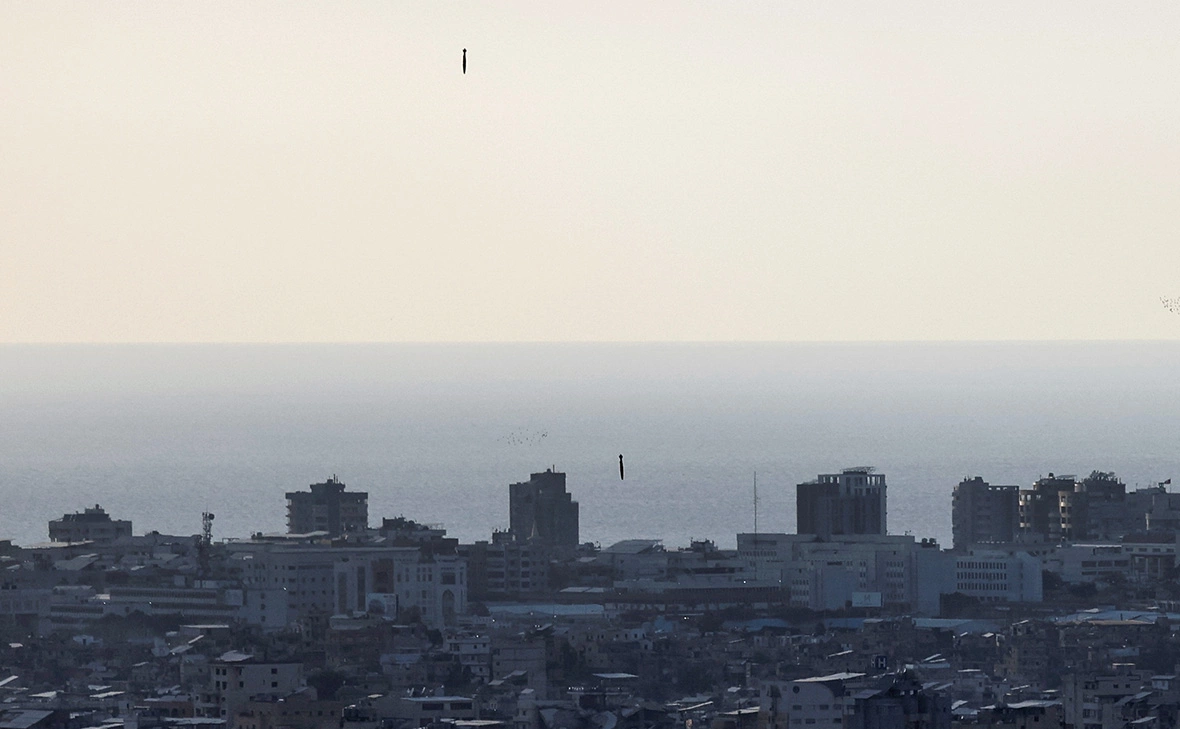 Mohamed Azakir / Reuters