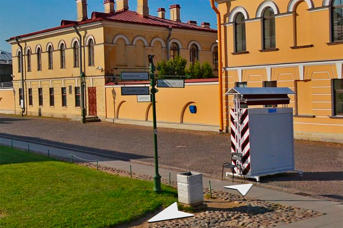 Территория Петропавловской крепости в Санкт-Петербурге
