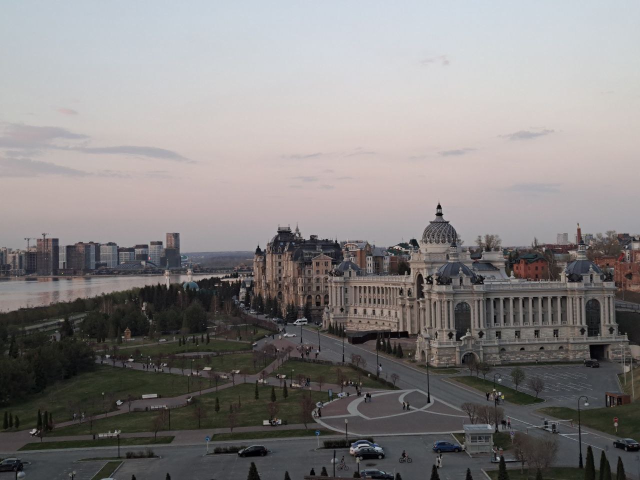 Дворец земледельцев и застройка на ул. Федосеевская.