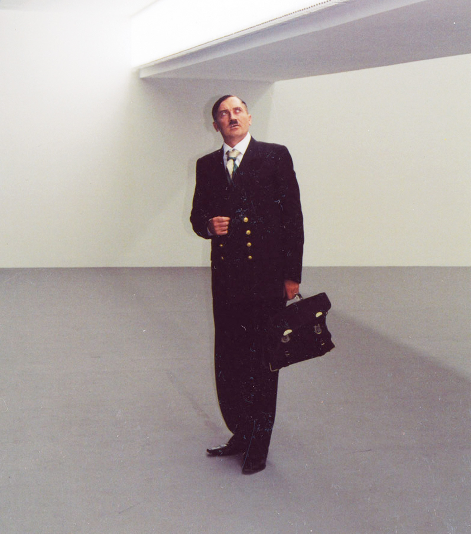 Владислав Мамышев-Монро в образе Адольфа Гитлера. Берлин, 2003
