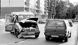 В Москве маршрутка столкнулась с иномаркой, пострадали 12 человек