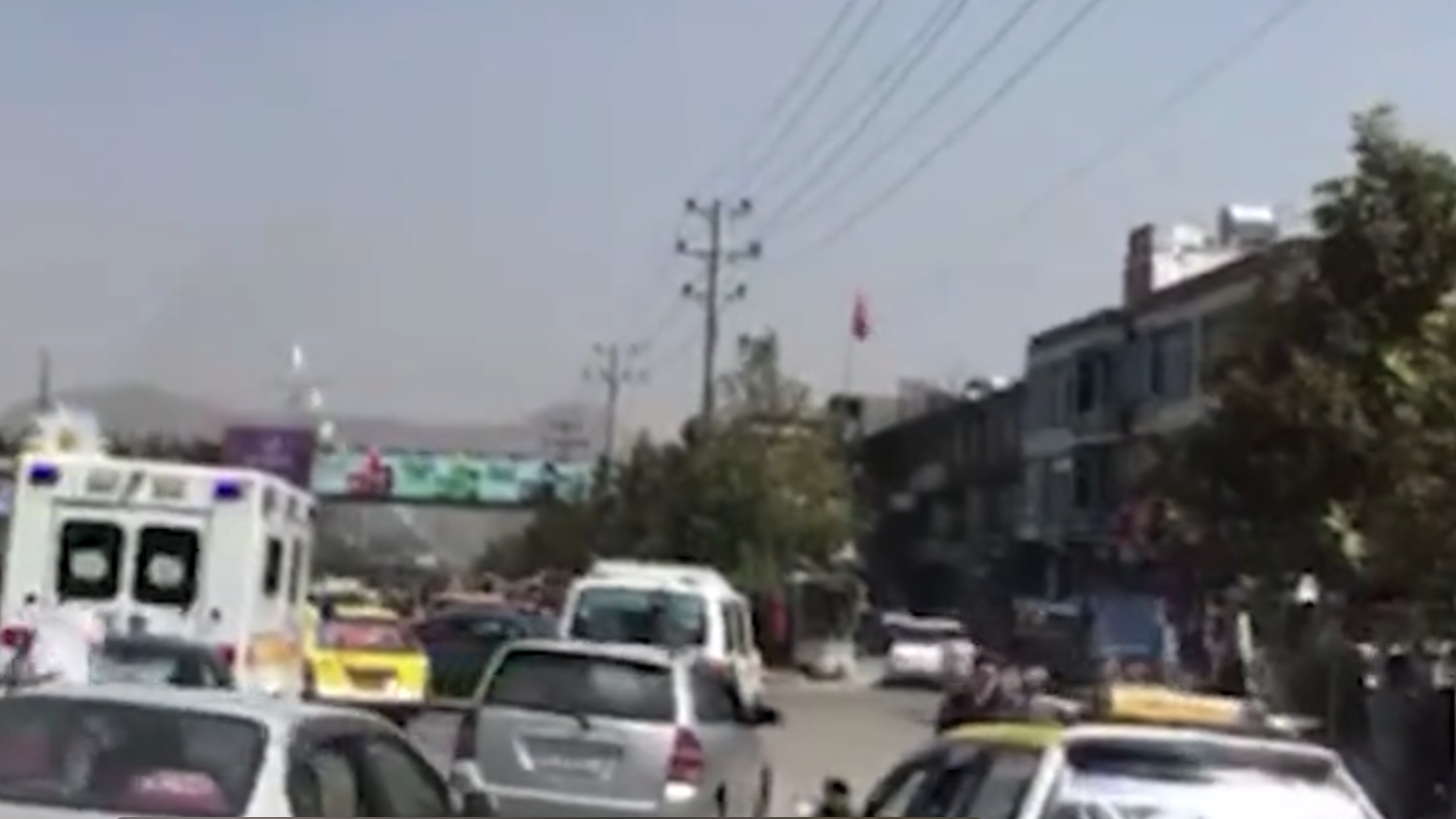 Первые кадры с места взрыва у посольства России в Кабуле. Видео