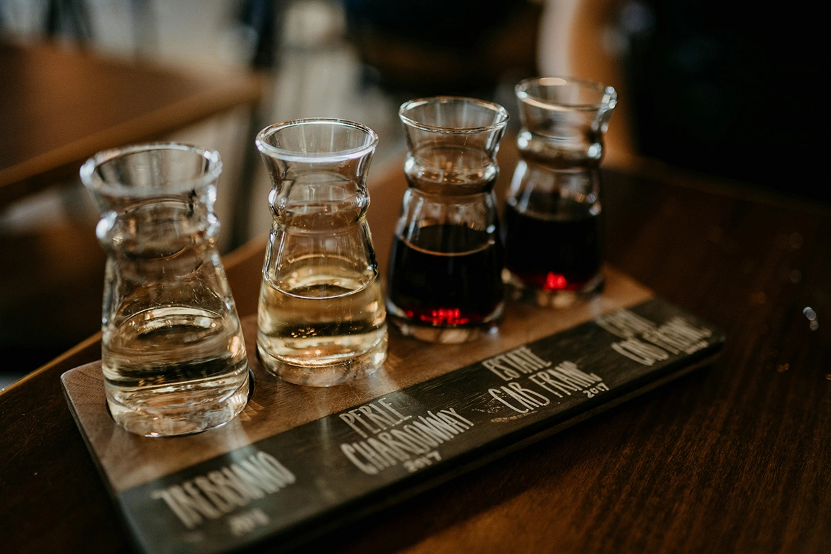 Во Франции неформальные винные клубы стали оказывать влияние на национальную культуру вина, несмотря на снижение потребления, особенно среди молодежи