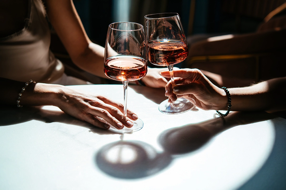 В РАН назвали безопасную долю вина в день для мужчин и женщин