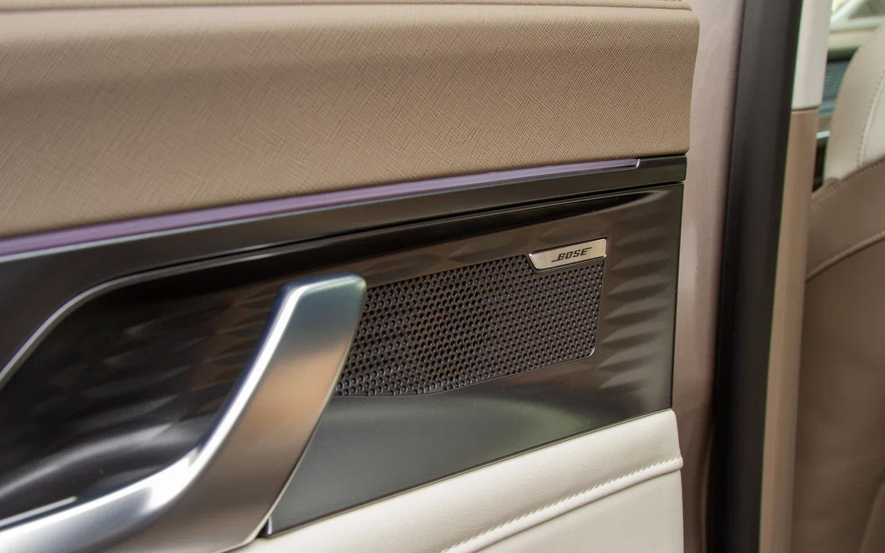 Внутренние дверные ручки, наоборот, хороши. Дизайнерские!