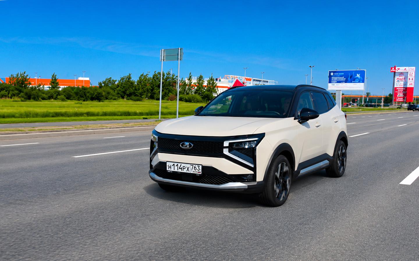 Силуанов приехал на ПМЭФ за рулем нового Lada Azimut. Видео