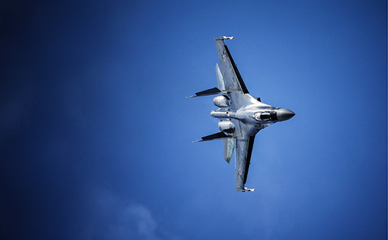 Истребитель Су-35 во&nbsp;время демонстрационного полета на&nbsp;ХII Международном авиационно-космическом салоне МАКС-2015 в&nbsp;Жуковском, 2015 год


