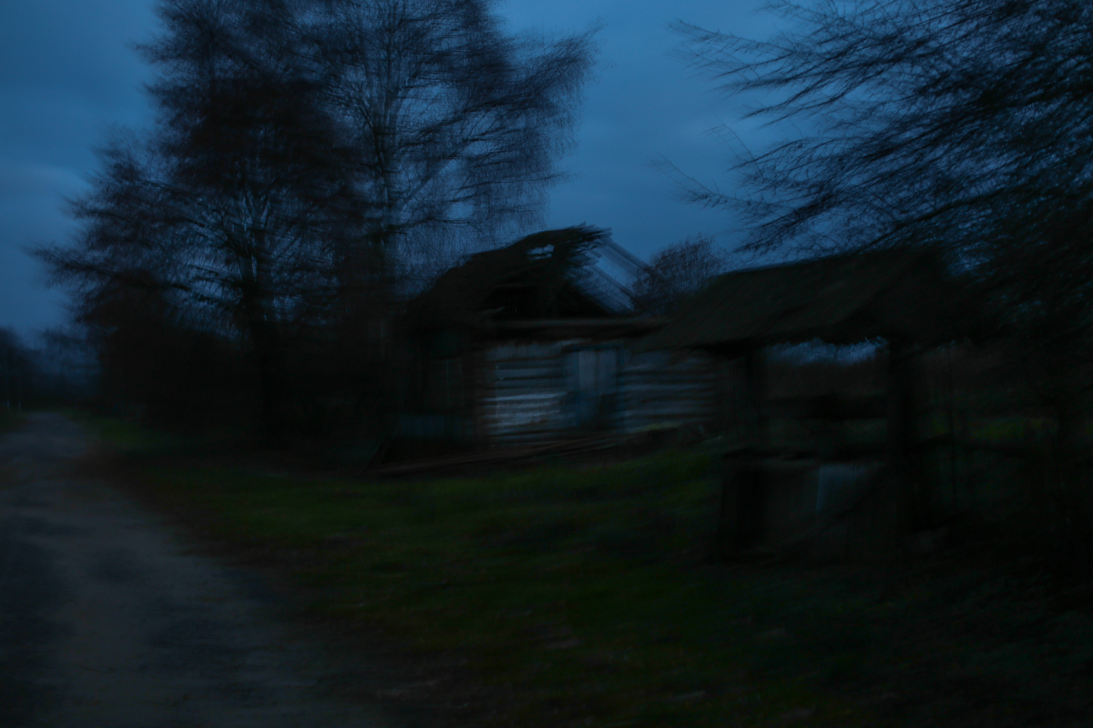 Заброшенный дом в деревне Шелодоновка у самой границы с Российской Федерацией. Могилевская область