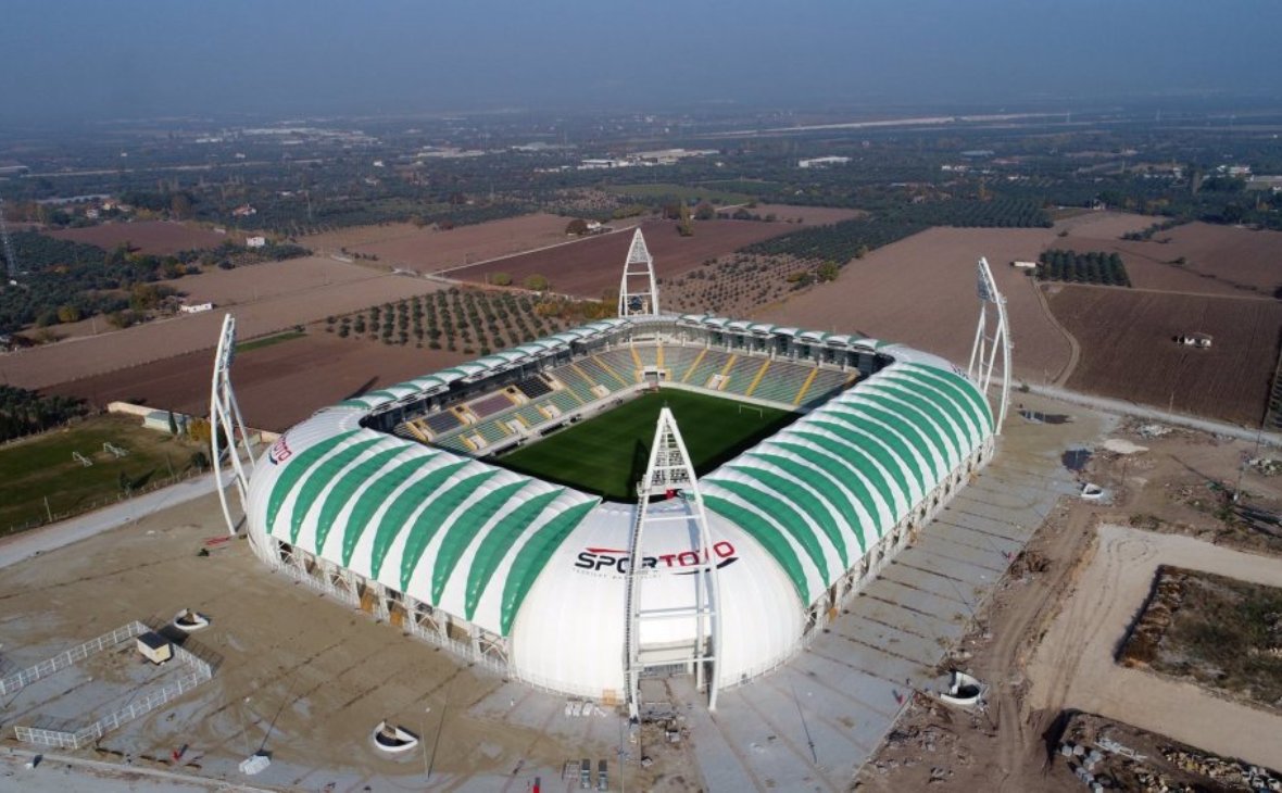 Spor Toto Akhisar Stadyumu (Акхисар, Турция). Вместимость 12 139 зрителей, сроки строительства &mdash; 6 марта 2014г. &mdash; 15 февраля 2018г., стоимость строительства &mdash; $15 млн.