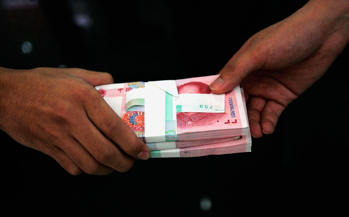 Центробанк решил продать юани на ₽288 млрд на фоне ослабления рубля