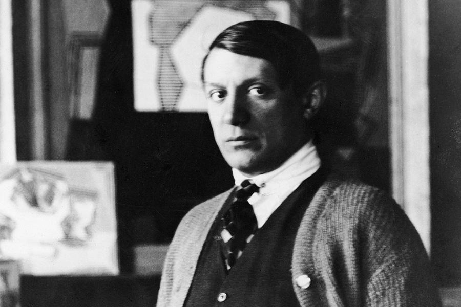 Пабло Пикассо в своей студии, 1920-е годы