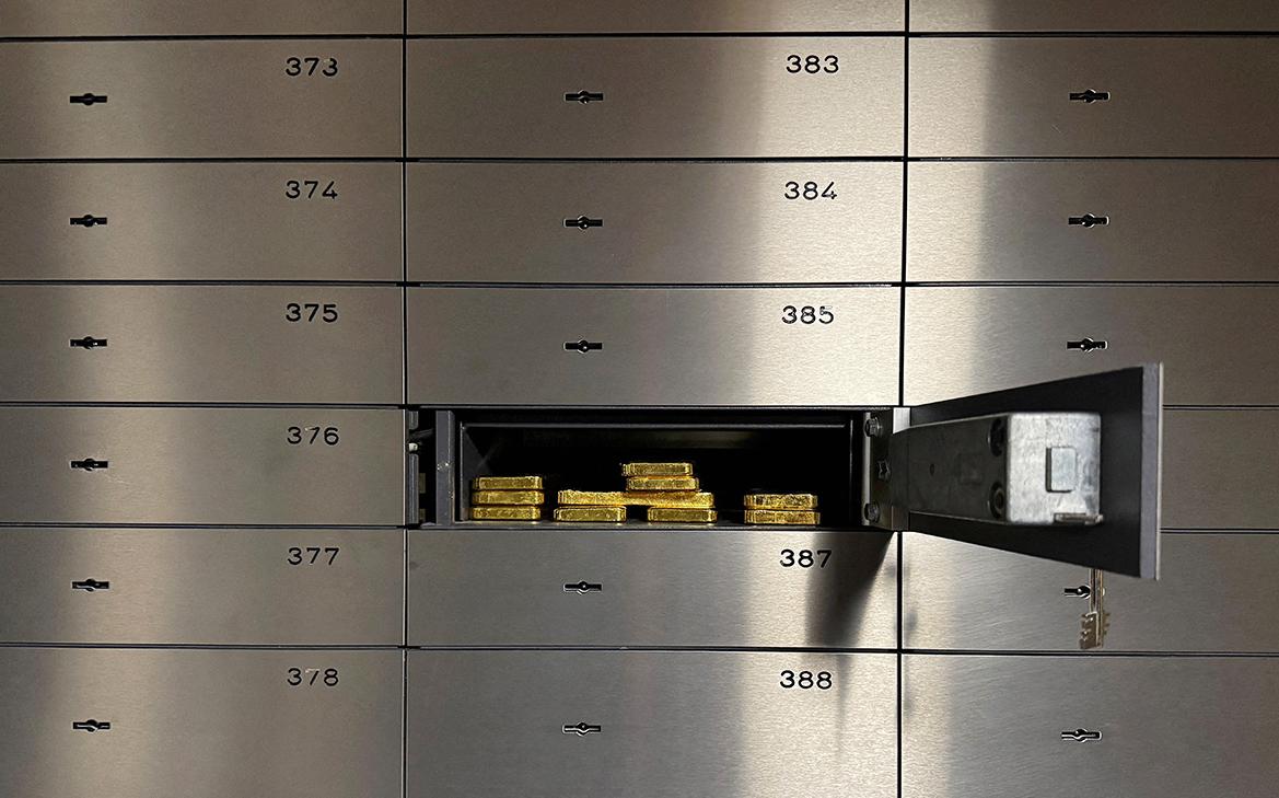 Центробанки мира рекордно закупились золотом в сентябре