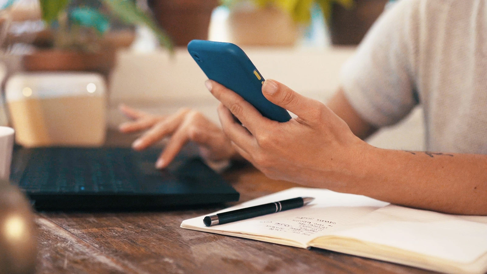 Что грозит за публикацию данных соседей в домовом чате. Юрист объяснил