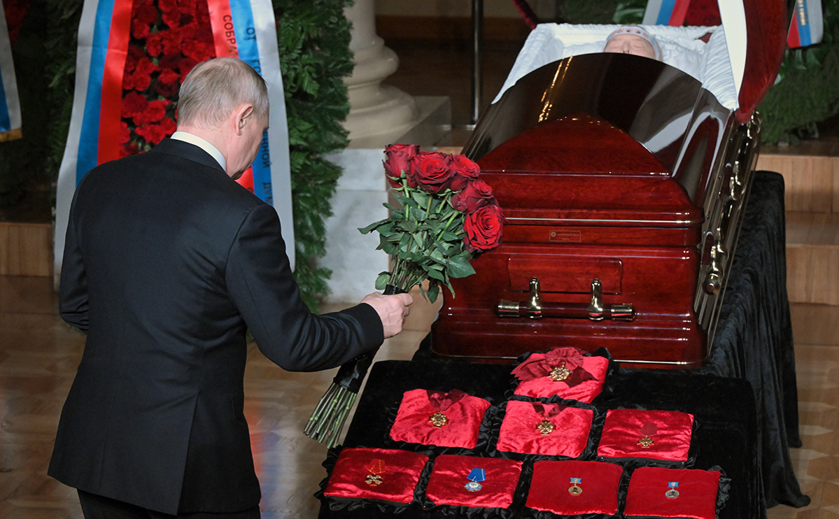 Владимир Путин на церемонии прощания с Владимиром Жириновским