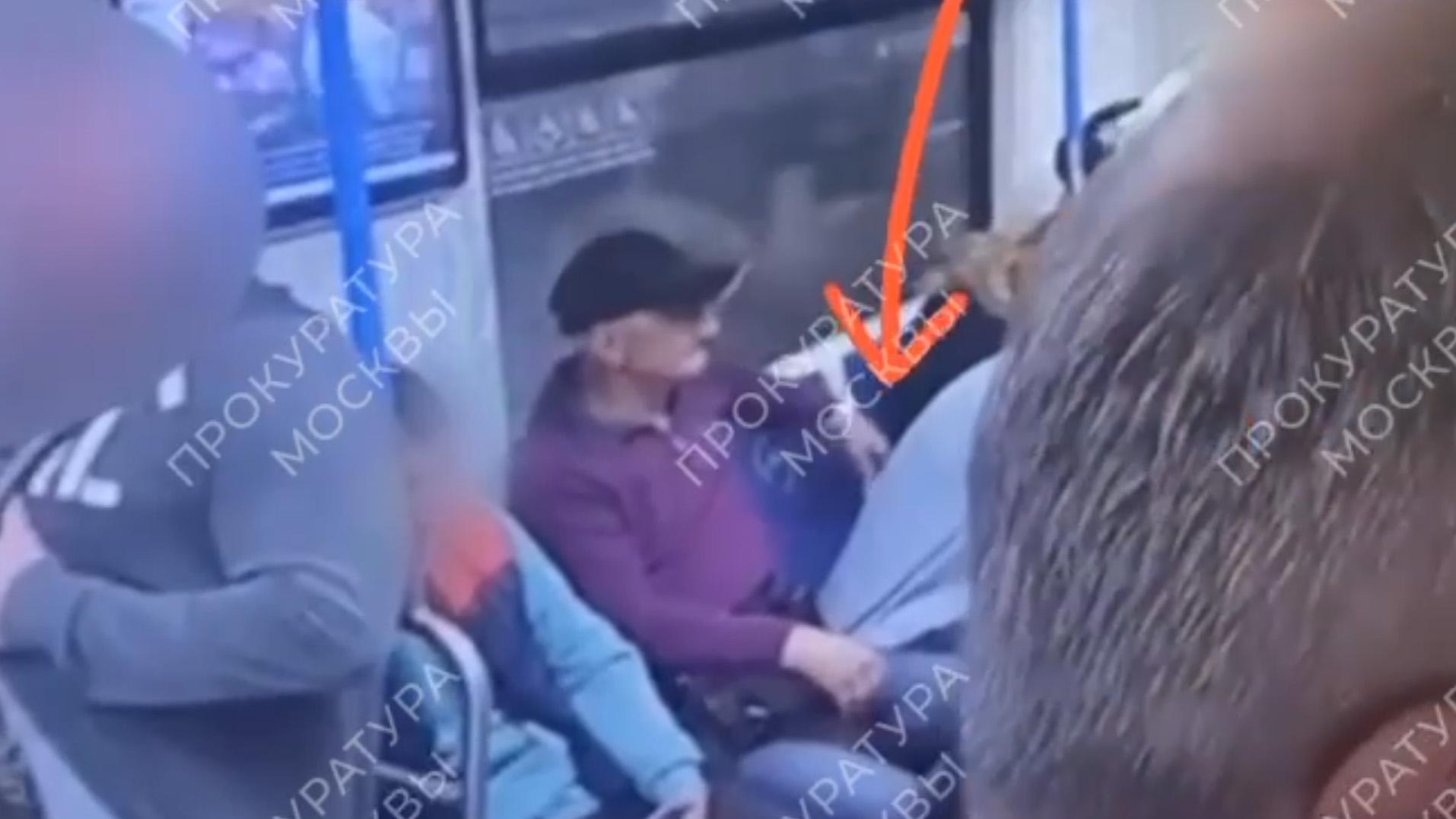 Суд арестовал карманника, укравшего телефон у пассажирки метро в Москве