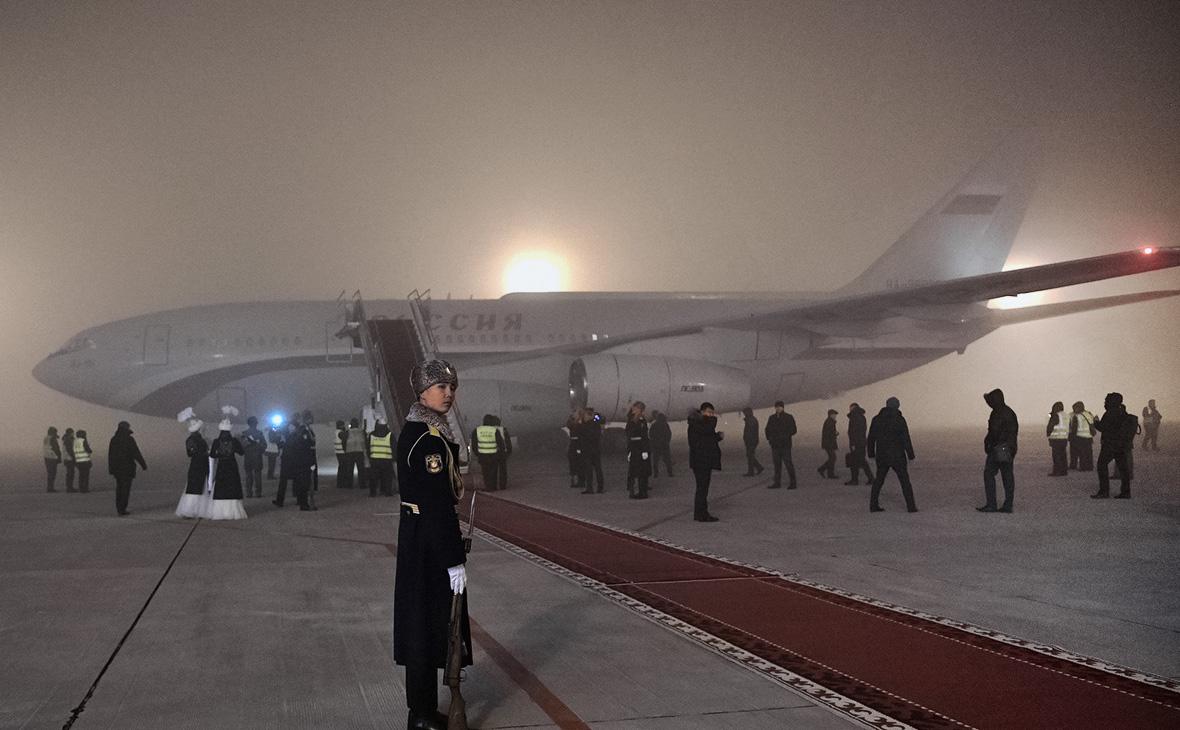 Самолёт&nbsp;Владимира Путина в аэропорту Бишкека, Киргизия