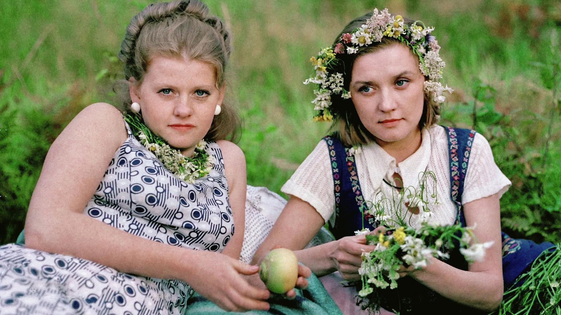 Ирина Муравьеа и Вера Алентова в фильме «Москва слезам не верит» (1979)