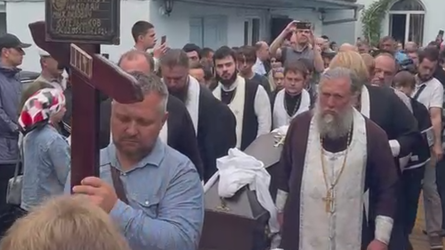 В Дербенте похоронили погибшего от рук террористов священника