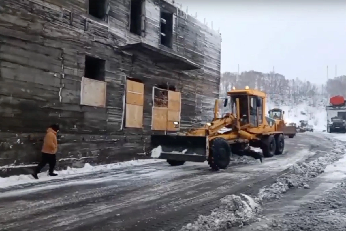 Последствия мощного снежного циклона на Камчатке