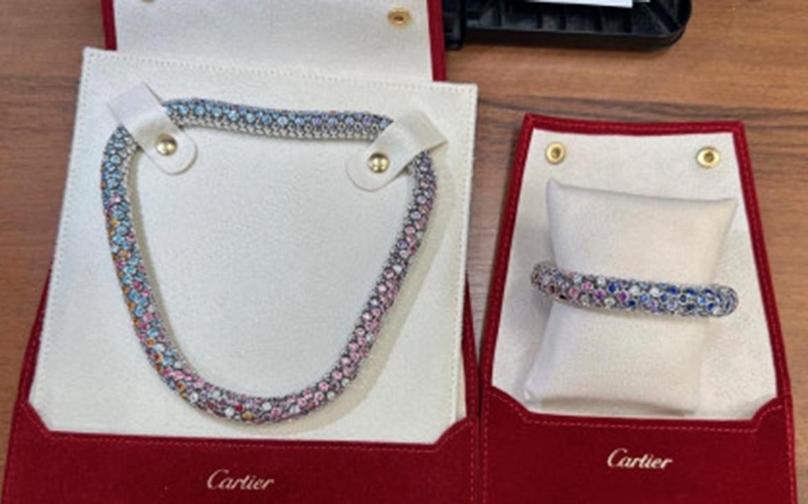 Россиянка пыталась ввезти из Дубая украшения Cartier на ₽34 млн