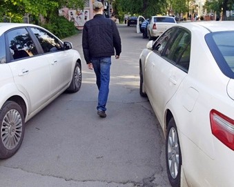 В петербургском парламенте в 1-м чтении одобрен законопроект о платной эвакуации машин