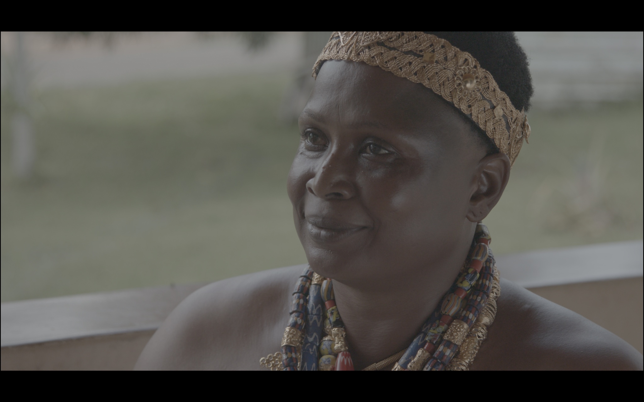 Аманфопон. Тётя Джейн &ndash; Синтия &ndash; отвечает на наши вопросы перед инаугурацией. Кадры из документального фильма, рабочее название фильма &ndash; &laquo;Африка подскажет&raquo;