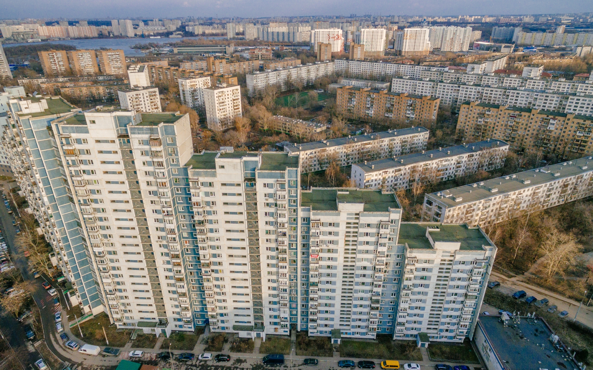 Всего с начала 2021 года в единый реестр недвижимости Москвы внесены сведения о 297 многоквартирных домах общей площадью 9 млн кв. м