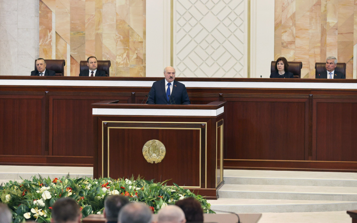 Александр Лукашенко на встрече с парламентариями, членами Конституционной комиссии и представителями органов госуправления