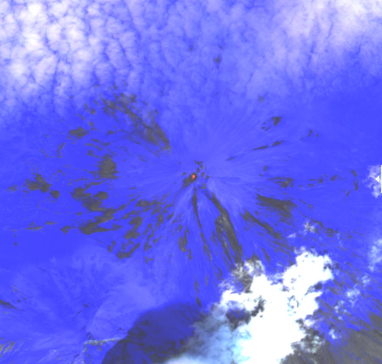 <p>Спутниковое изображение вулкана Ключевского 23 июня 2023 года &mdash; на следующий день после извержения</p>