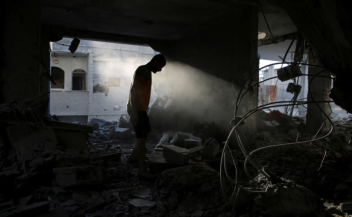 Hatem Khaled / Reuters