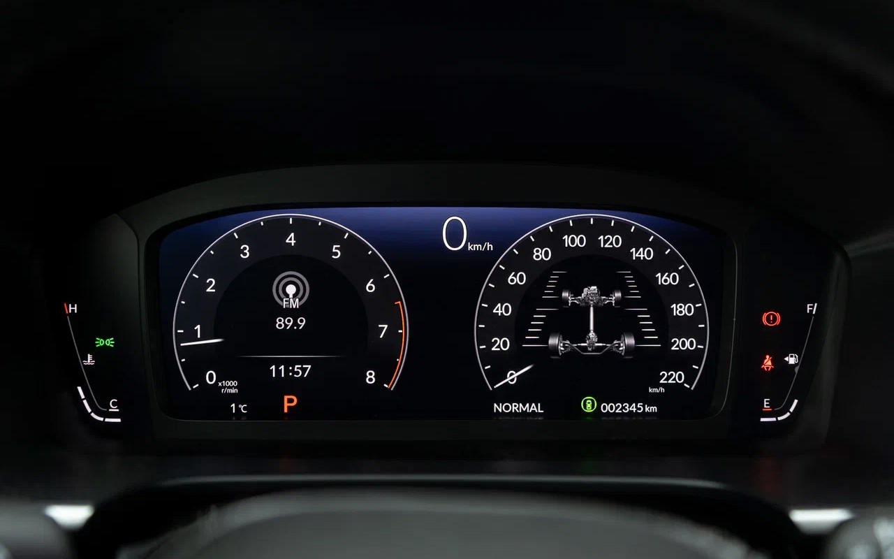 Кастомизация присутствует, но лишь на&nbsp;минимальном уровне. К примеру, внутрь спидометра можно вывести картинку с распределением крутящего момента по осям. Пусть мелочь, а приятно!