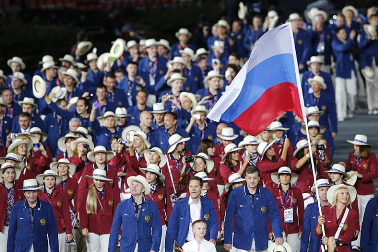 Со знаменем &mdash; теннисистка Мария Шарапова