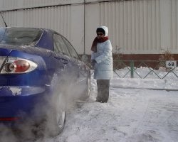 Россиян могут обязать "обувать" свои автомобили по-зимнему