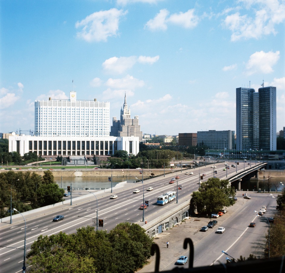 Вид на Дом Правительства России в 1996 году