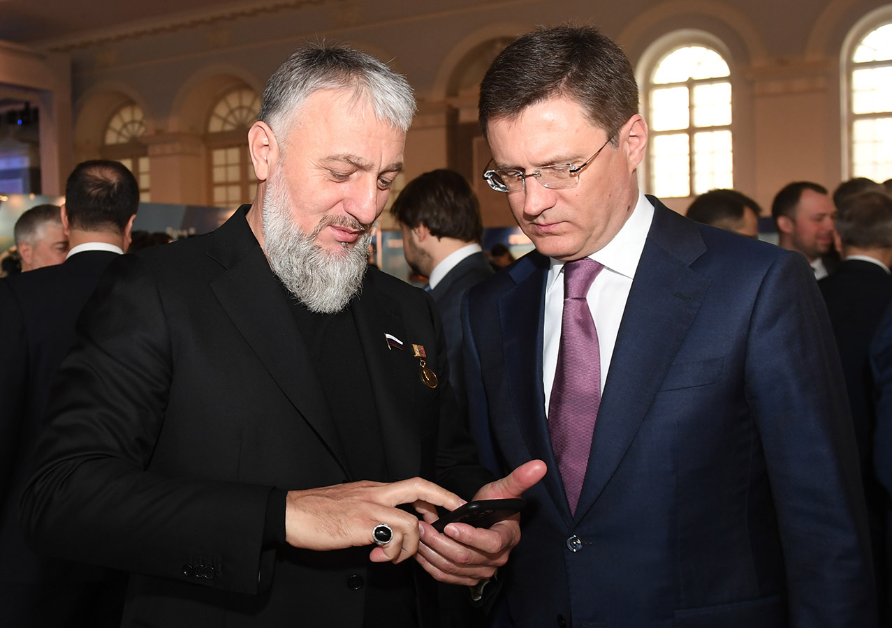 Депутат Госдумы Адам Делимханов (слева) и глава Минэнерго Александр Новак