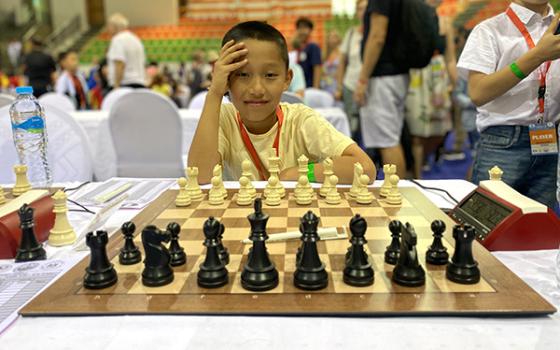 Восьмилетний российский шахматист выиграл первую партию на ЧМ по рапиду