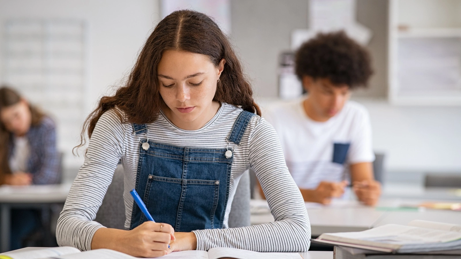 Сочинение-рассуждение пишут в рамках ОГЭ и ЕГЭ по русскому языку