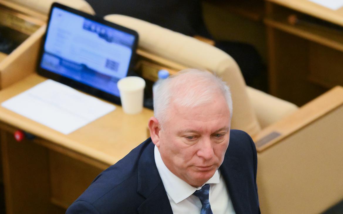 Депутат Госдумы откажется от мандата после возбуждения дела о взятках