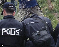 Полиция Стамбула ищет вторую бомбу возле торгового центра
