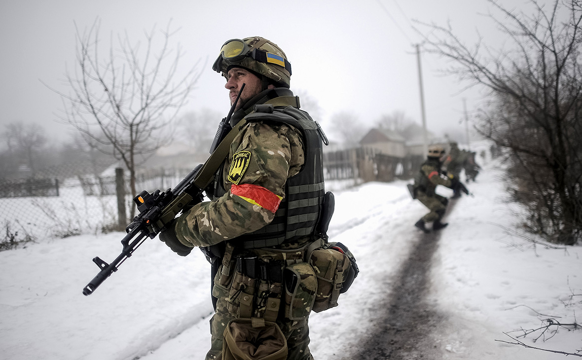 Украинские военные в селе Орехово Луганской области. 28 января 2015 года