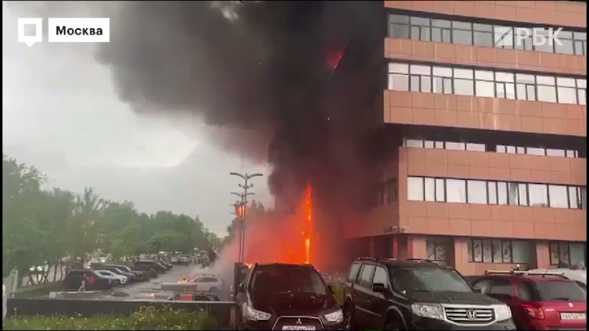 В Москве загорелся бизнес-центр «Гранд Сетунь Плаза»
